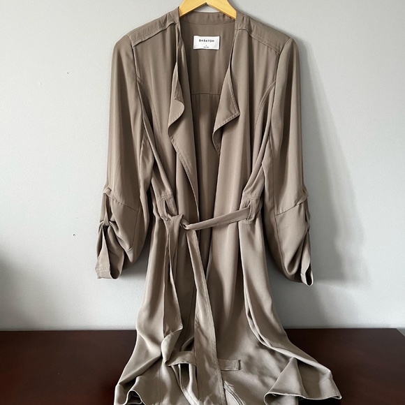 Aritzia Quincy Jacket in Modern Taupe - Picture 1 of 2